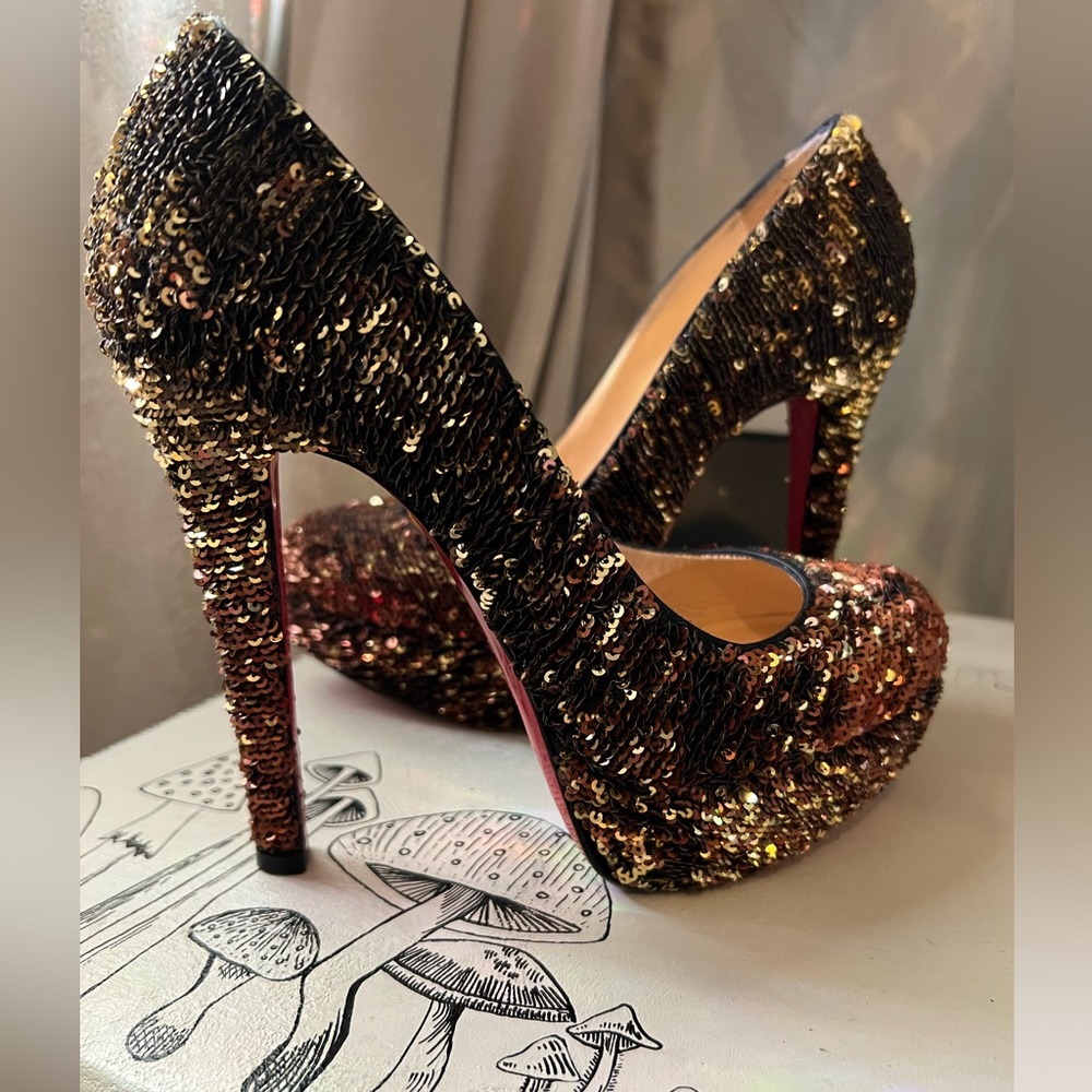 CHRISTIAN LOUBOUTIN Bianca 140 gold sequins platform almond toe pumps heels 6.5